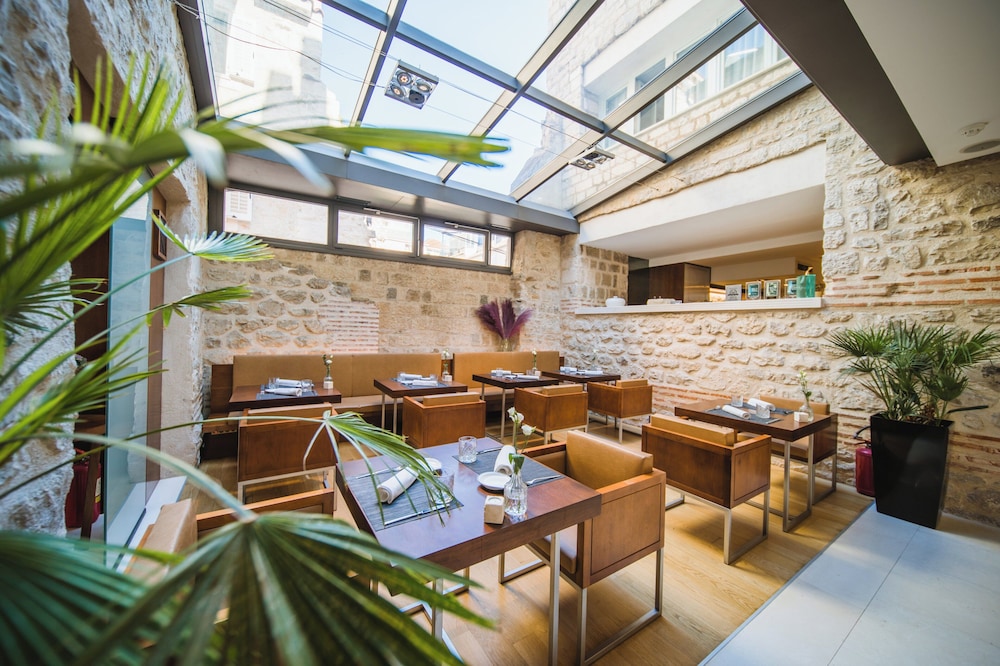 Hotel Vestibul Palace — Restaurant & bars in Split, Split-Dalmatia