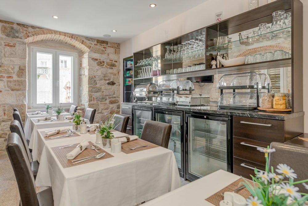 Palace Suites Heritage Hotel – Adults Only — Restaurant & bars in Split, Split-Dalmatia