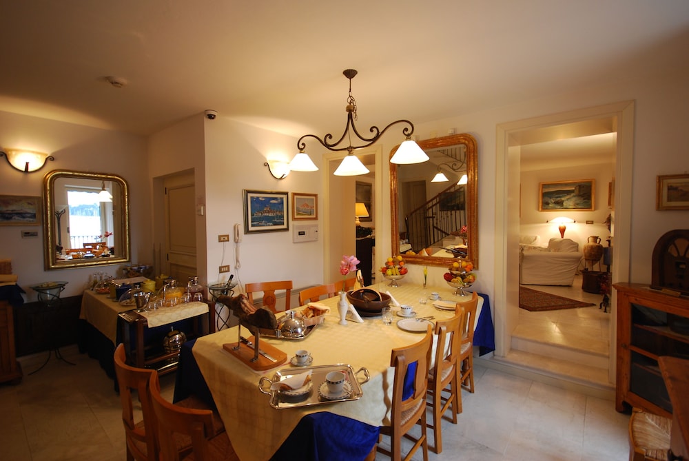 Villa Tuttorotto — Restaurant & bars in Rovinj, Istria