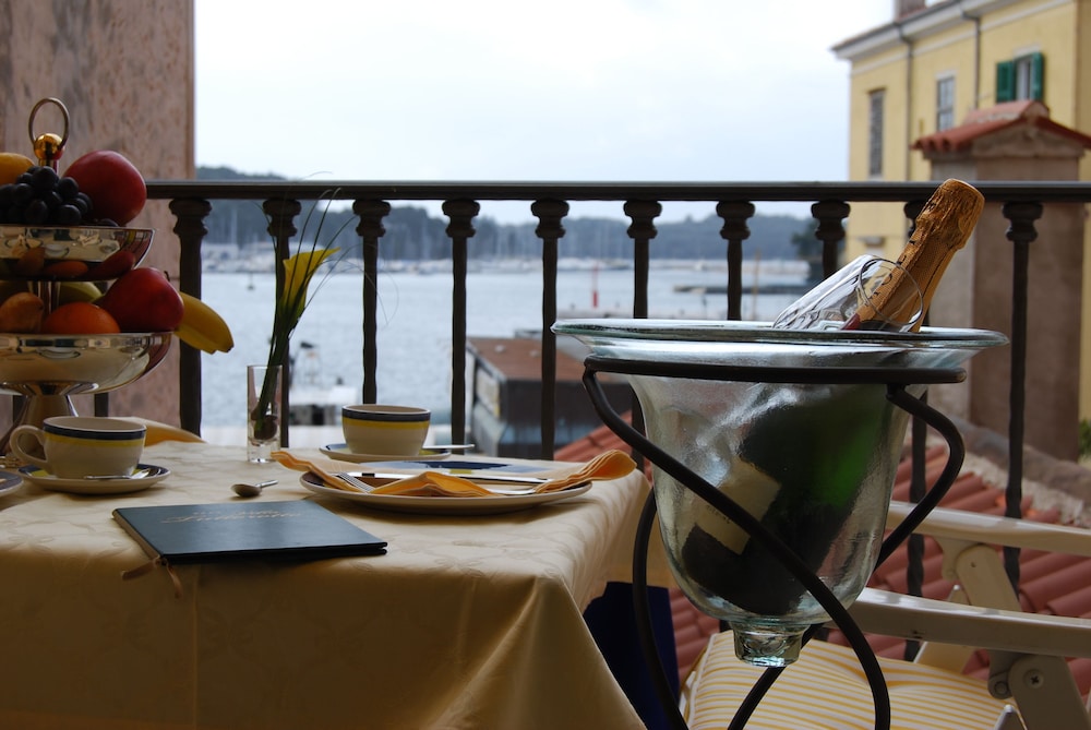 Villa Tuttorotto — Restaurant & bars in Rovinj, Istria