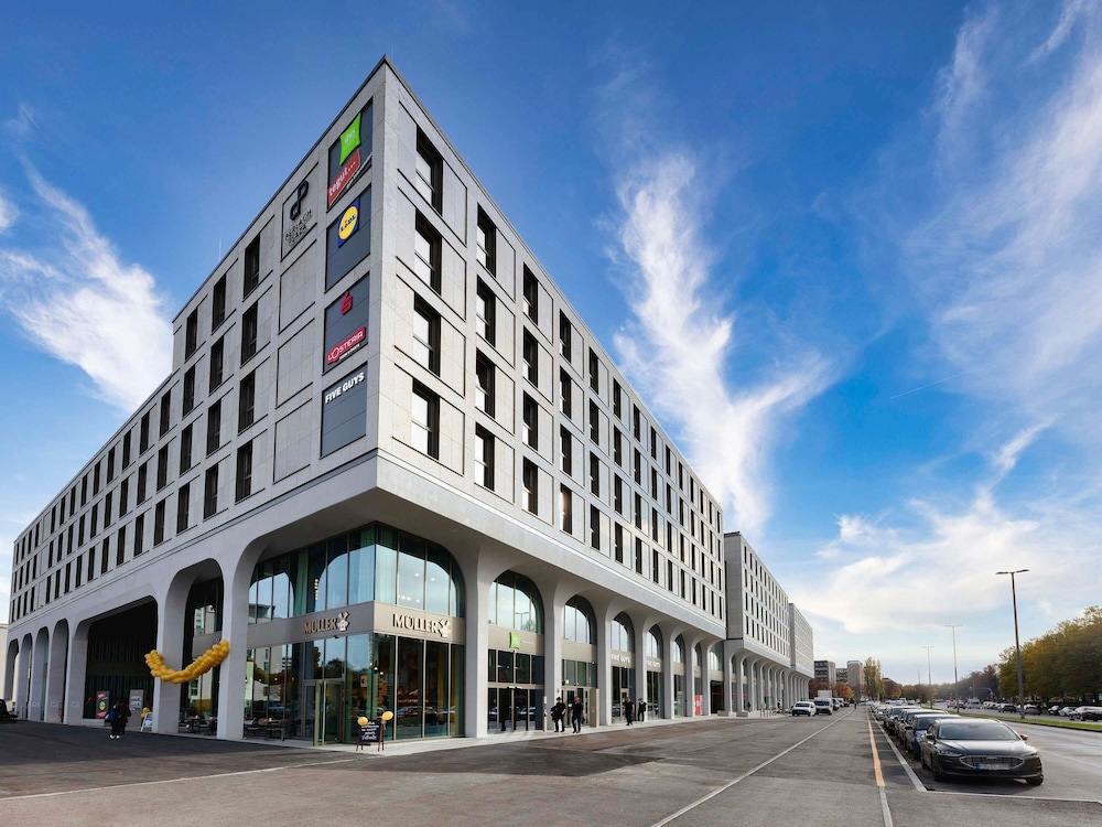 Ibis Styles Muenchen Perlach — Hotel building in Munich, Bavaria