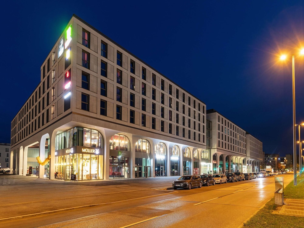 Ibis Styles Muenchen Perlach — Hotel building in Munich, Bavaria