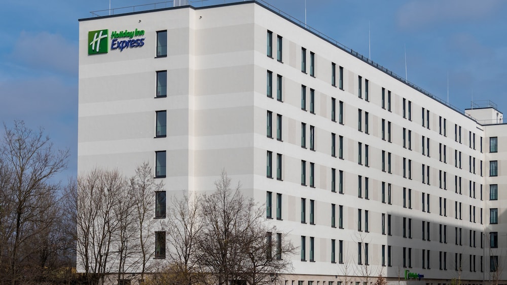 Holiday Inn Express Munich North by IHG — Hotel building in Munich, Bavaria