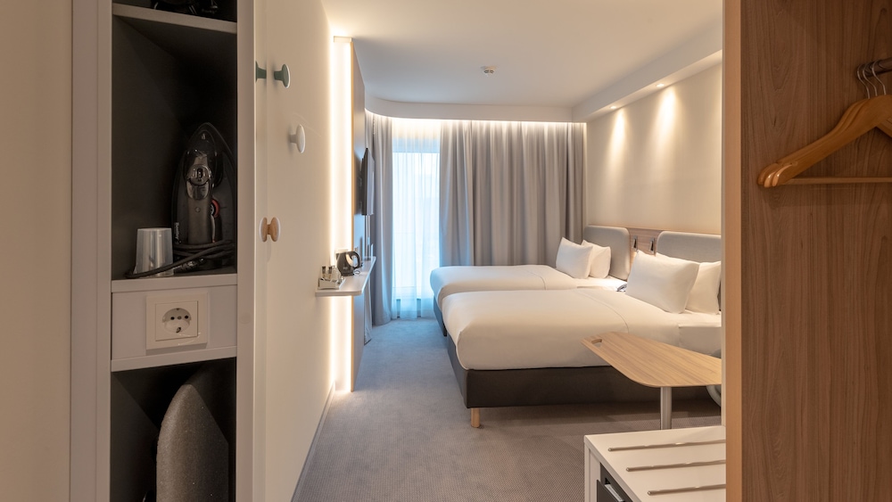 Holiday Inn Express Munich North by IHG — Hotel rooms in Munich, Bavaria