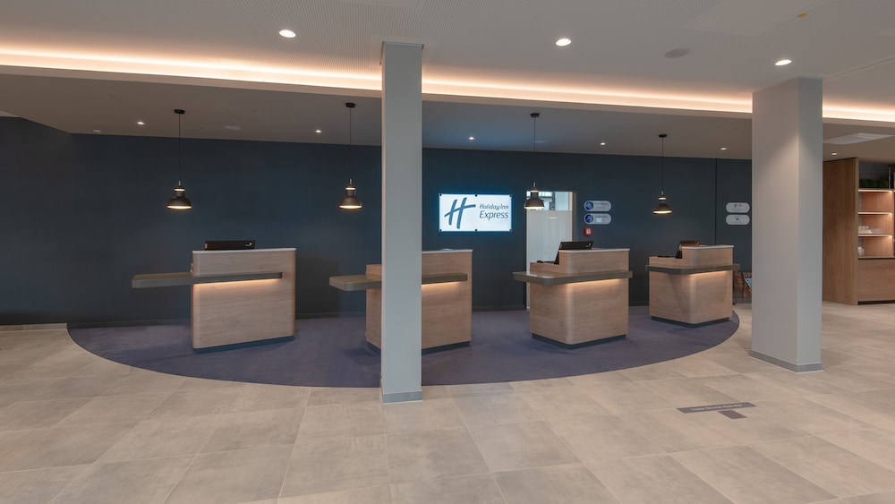 Holiday Inn Express Munich North by IHG — Hotel building in Munich, Bavaria