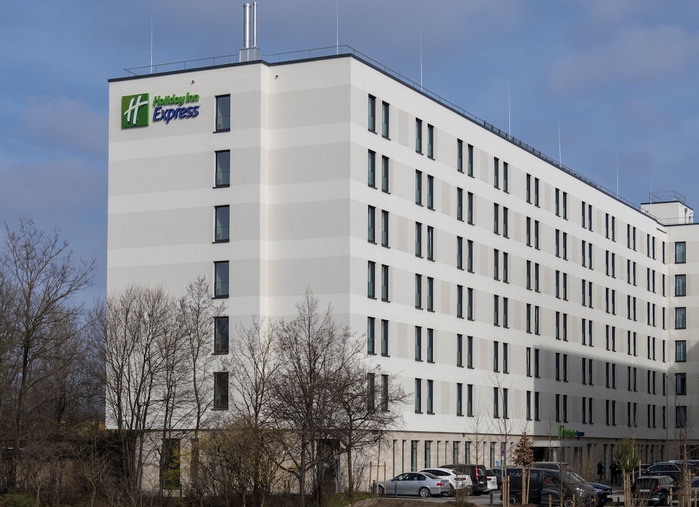 Holiday Inn Express Munich North by IHG — Hotel building in Munich, Bavaria