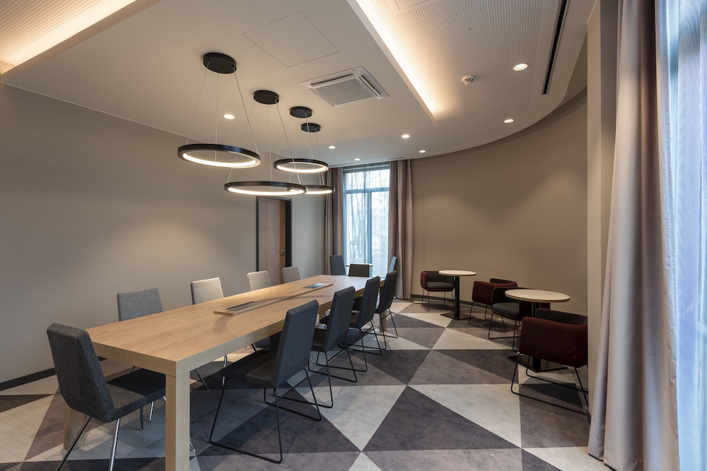 Holiday Inn Express Munich North by IHG — Hotel building in Munich, Bavaria