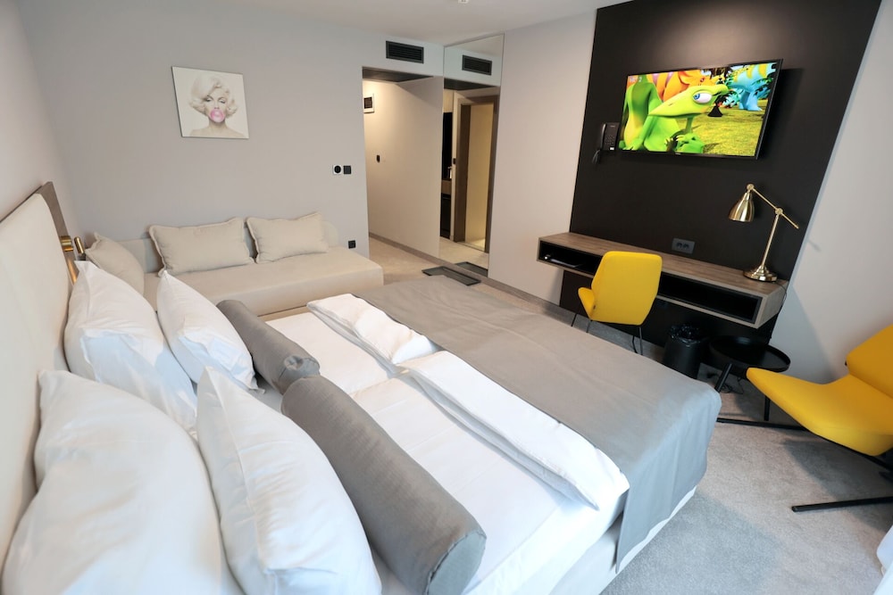 Hotel Milenij — Hotel rooms in Makarska, Split-Dalmatia