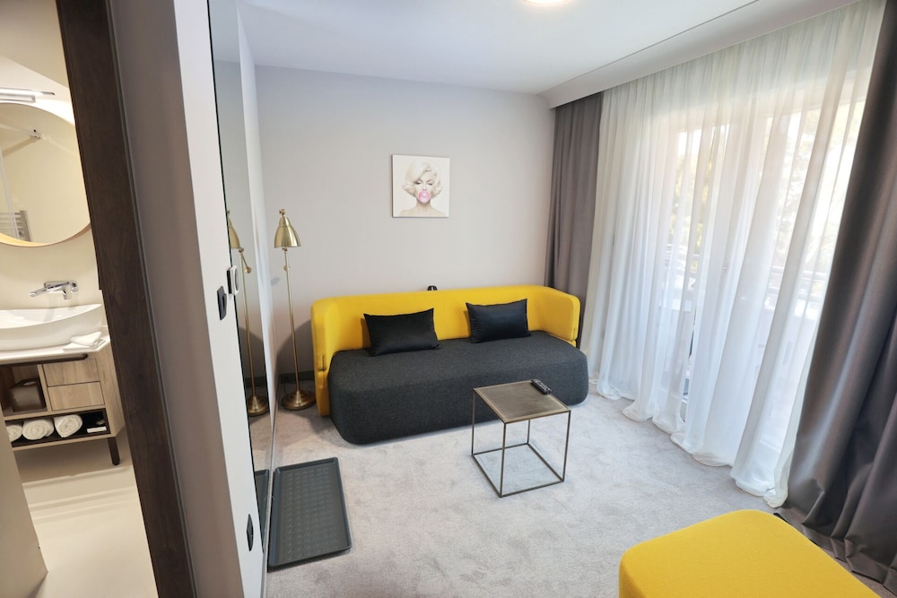 Hotel Milenij — Hotel rooms in Makarska, Split-Dalmatia