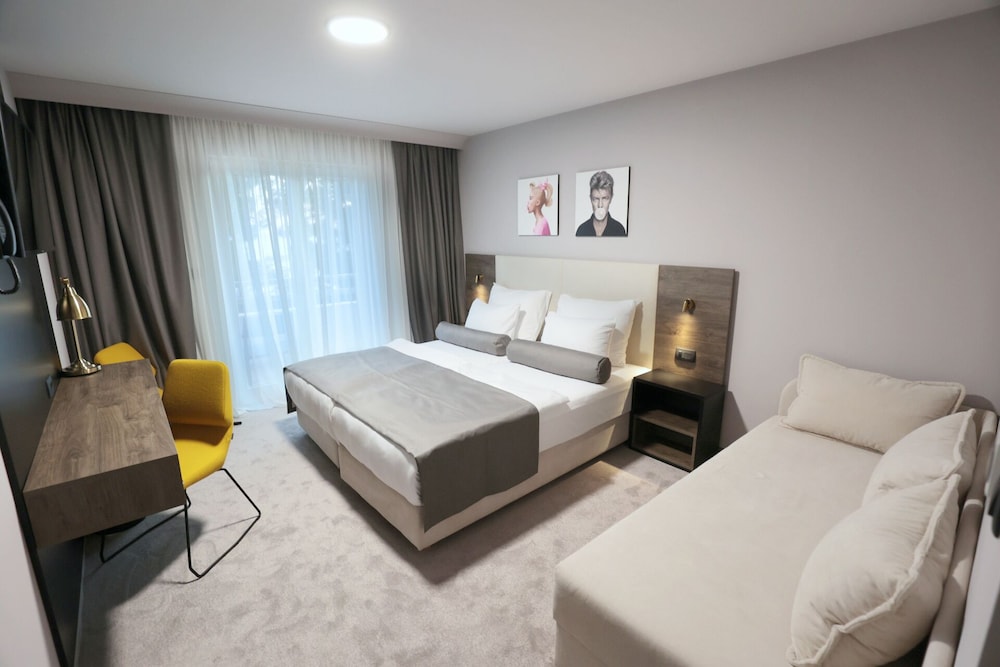 Hotel Milenij — Hotel rooms in Makarska, Split-Dalmatia
