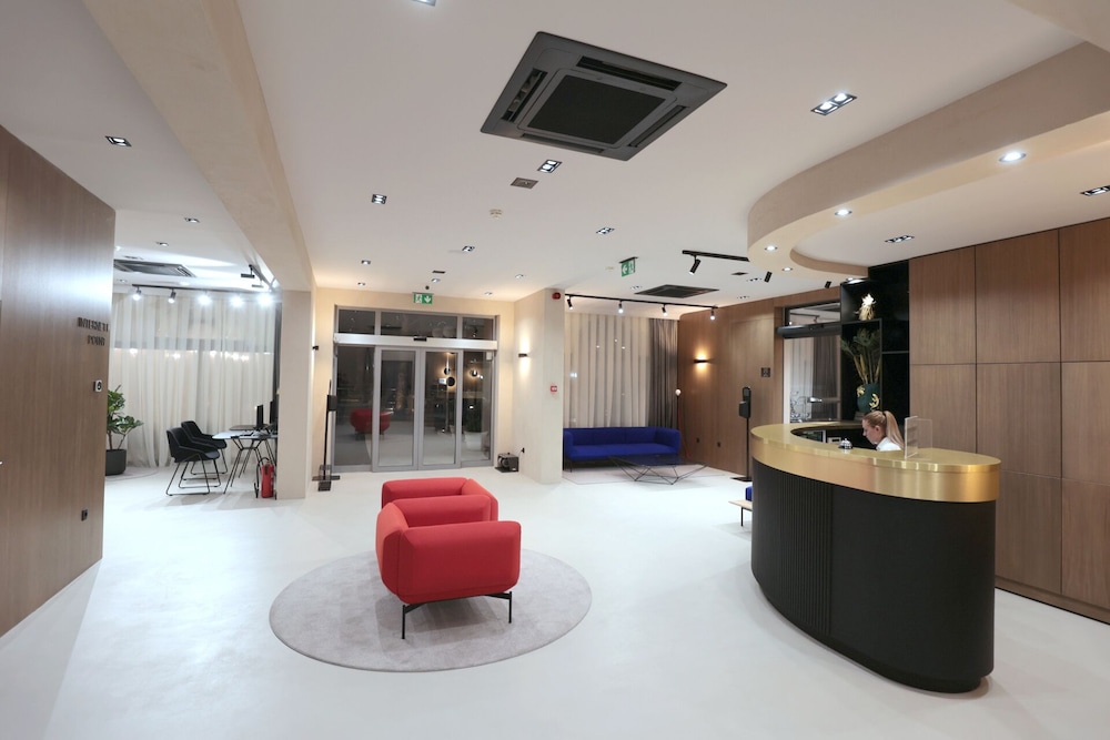 Hotel Milenij — Hotel building in Makarska, Split-Dalmatia