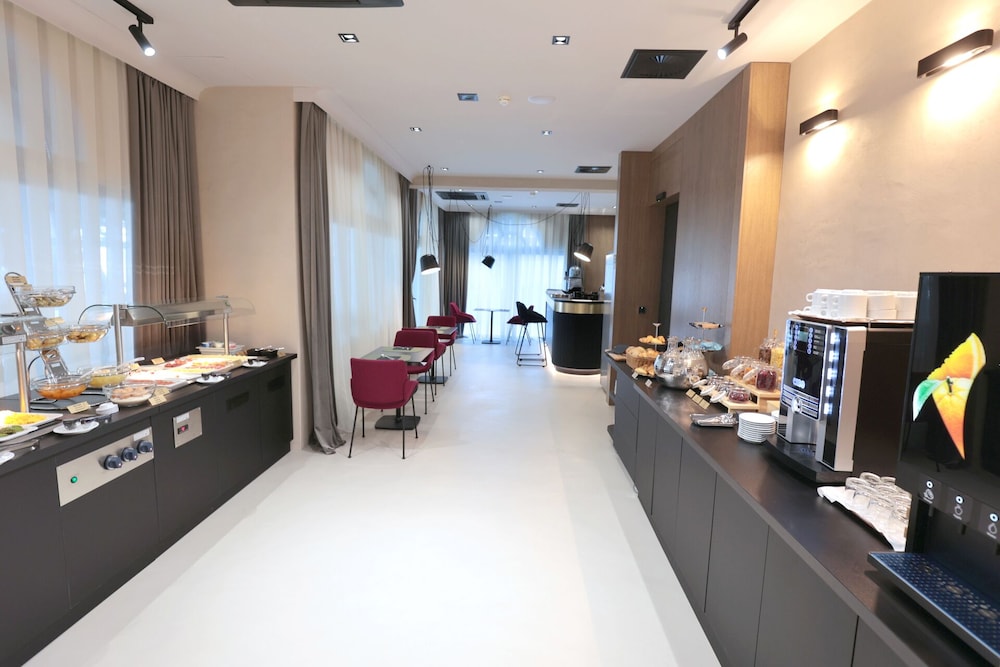 Hotel Milenij — Restaurant & bars in Makarska, Split-Dalmatia