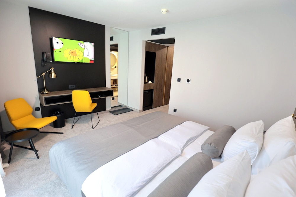 Hotel Milenij — Hotel rooms in Makarska, Split-Dalmatia