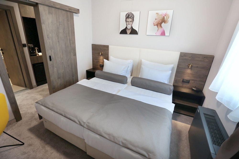 Hotel Milenij — Hotel rooms in Makarska, Split-Dalmatia