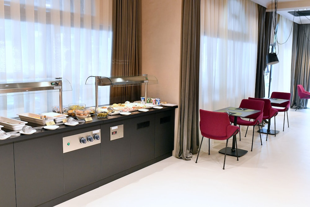 Hotel Milenij — Restaurant & bars in Makarska, Split-Dalmatia