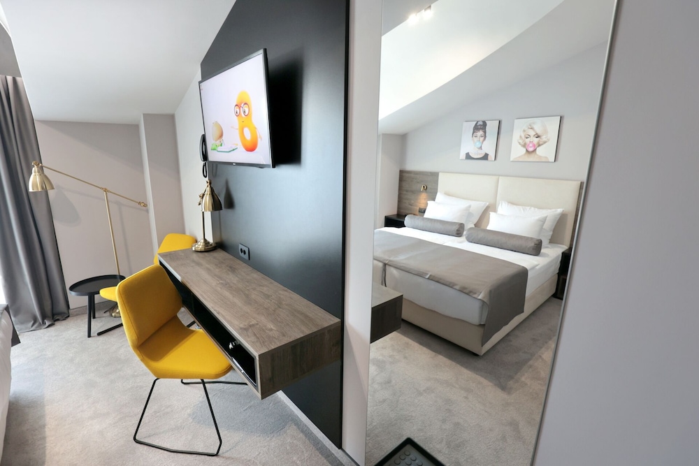 Hotel Milenij — Hotel rooms in Makarska, Split-Dalmatia