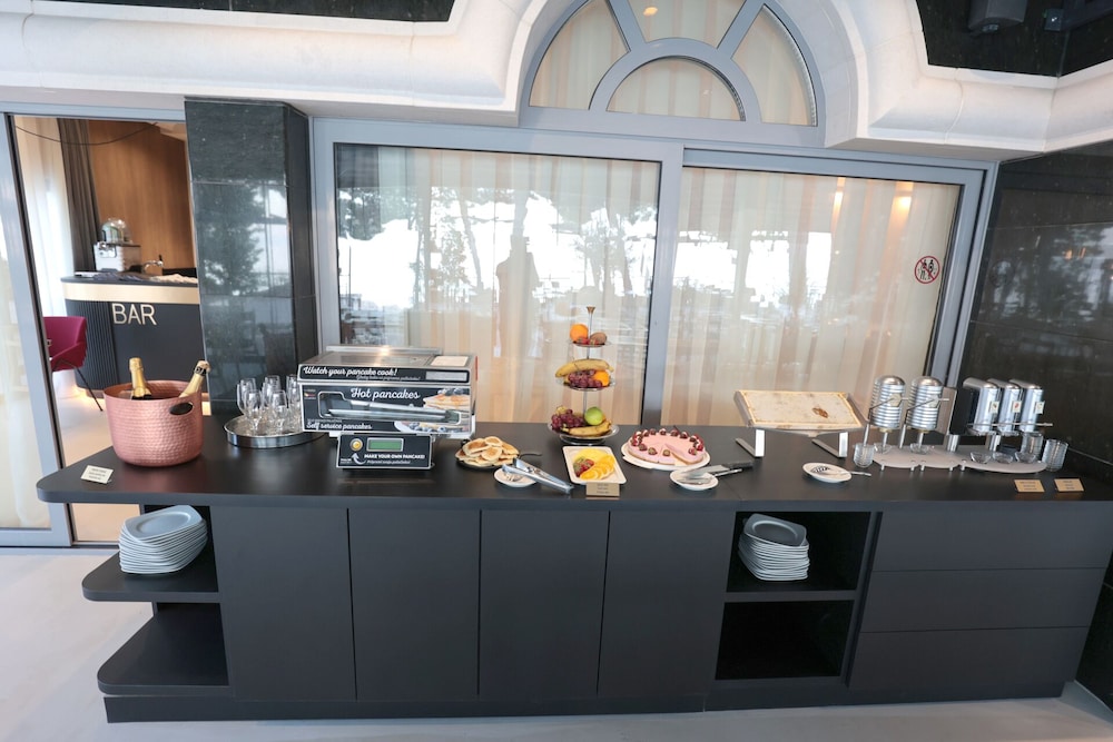 Hotel Milenij — Restaurant & bars in Makarska, Split-Dalmatia