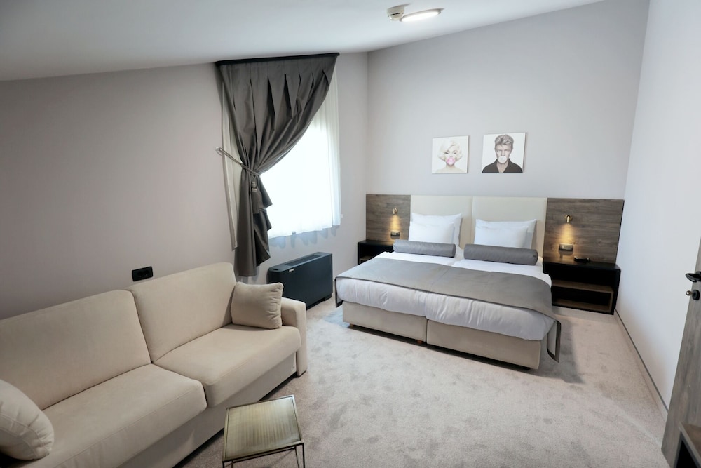 Hotel Milenij — Hotel rooms in Makarska, Split-Dalmatia