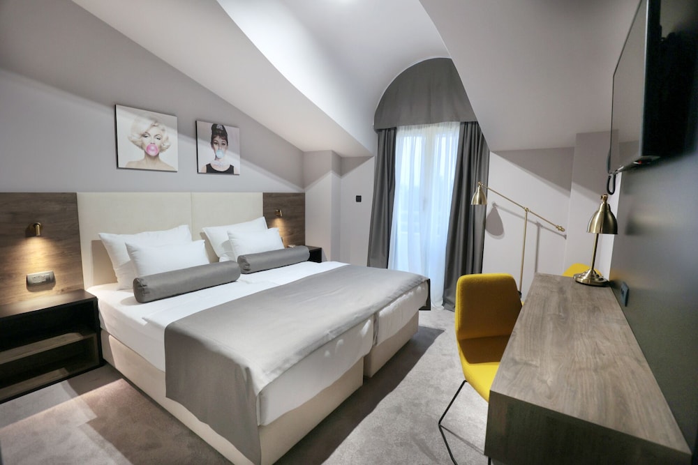 Hotel Milenij — Hotel rooms in Makarska, Split-Dalmatia