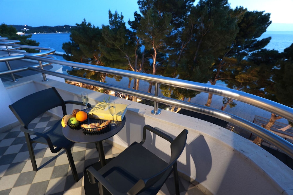 Hotel Milenij — Hotel rooms in Makarska, Split-Dalmatia