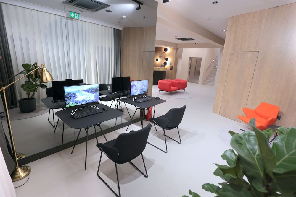 Hotel Milenij — Hotel building in Makarska, Split-Dalmatia