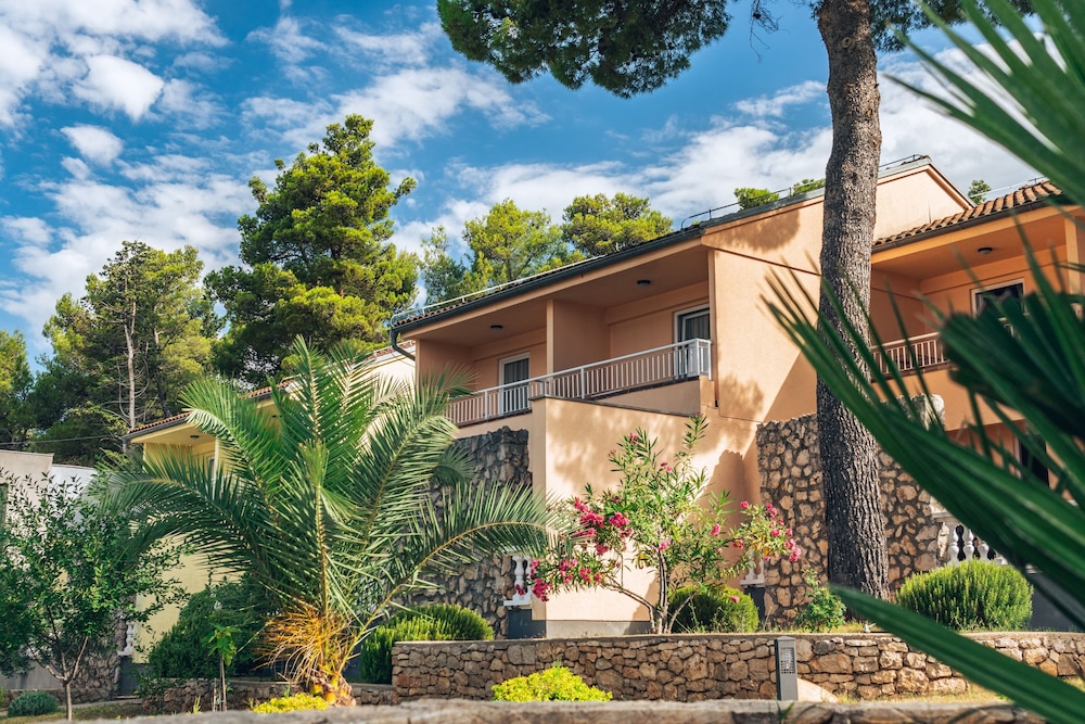 Matilde Beach Resort — Hotel building in Vodice, Šibenik-Knin