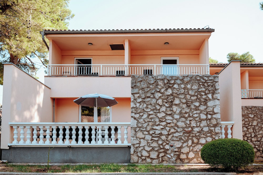 Matilde Beach Resort — Hotel building in Vodice, Šibenik-Knin