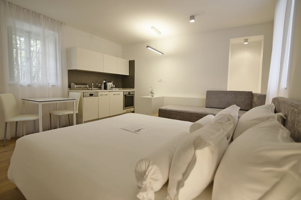 Divota Apartment Hotel — Hotel rooms in Split, Split-Dalmatia