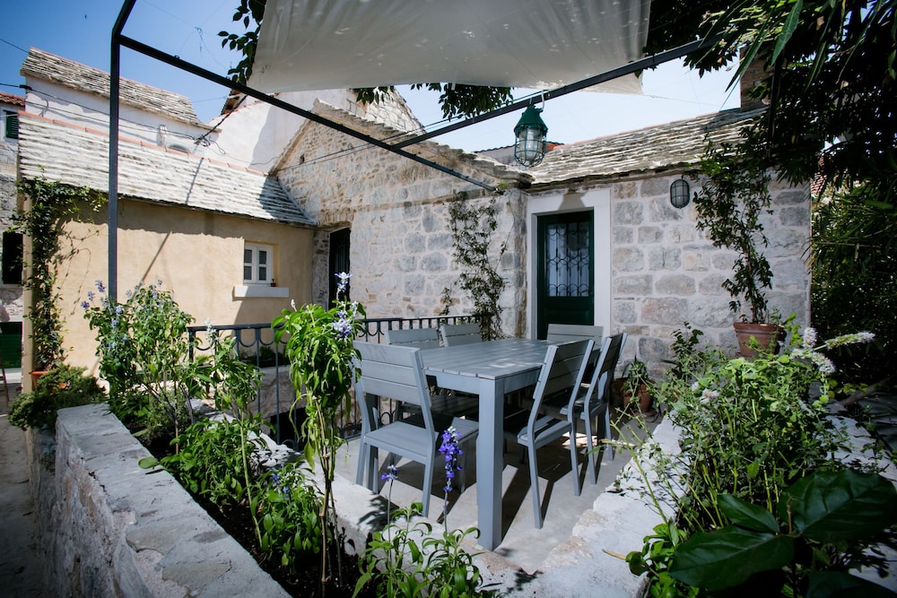 Divota Apartment Hotel — Hotel building in Split, Split-Dalmatia