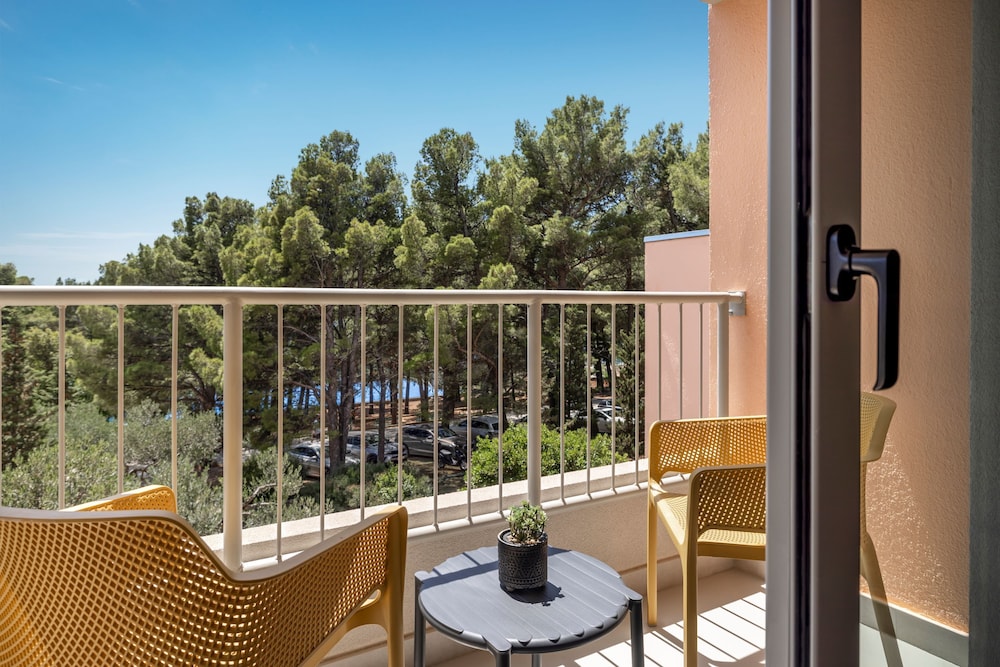 Sunny Makarska by Valamar — Hotel rooms in Makarska, Split-Dalmatia