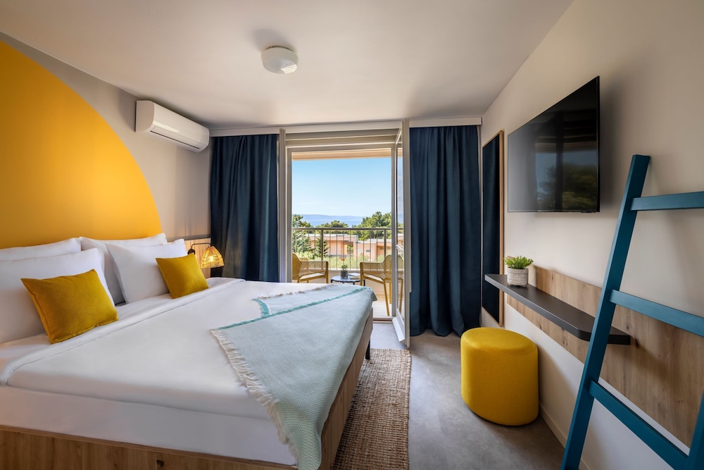 Sunny Makarska by Valamar — Hotel rooms in Makarska, Split-Dalmatia