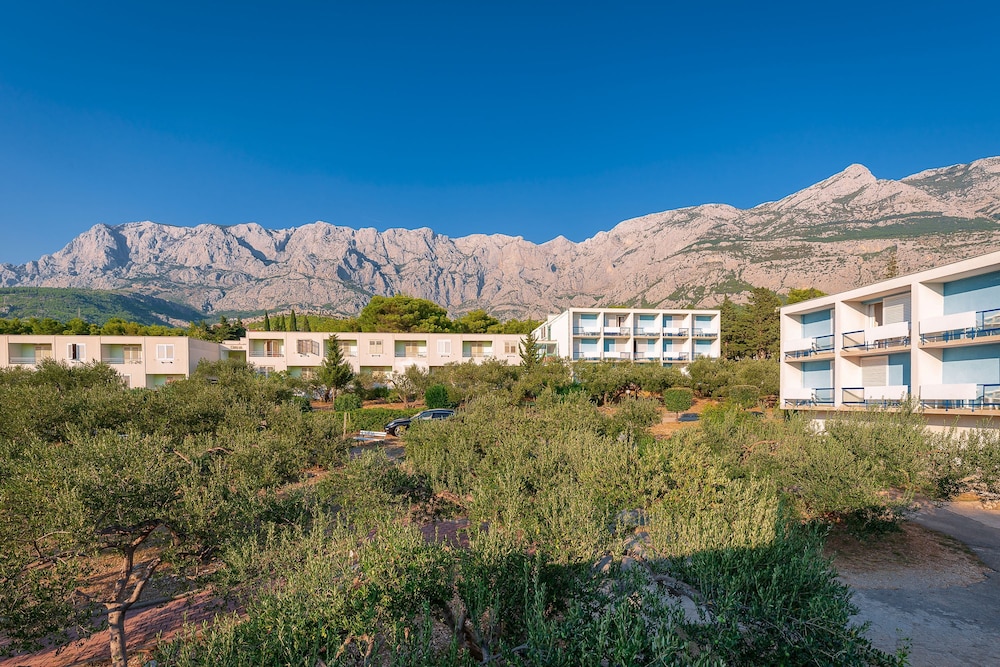 Sunny Makarska by Valamar — Hotel building in Makarska, Split-Dalmatia