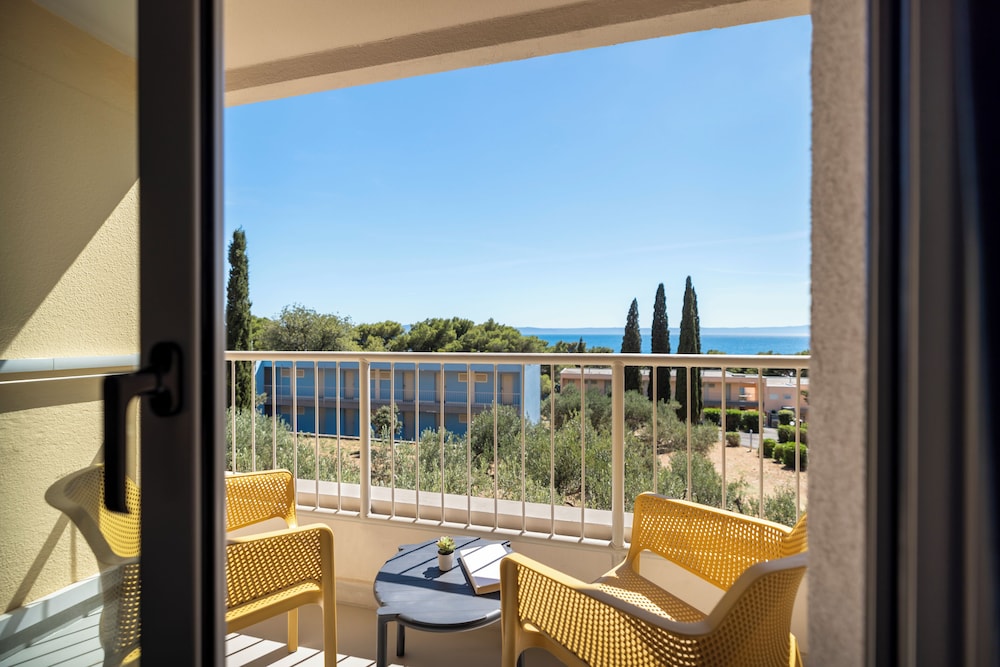 Sunny Makarska by Valamar — Hotel rooms in Makarska, Split-Dalmatia
