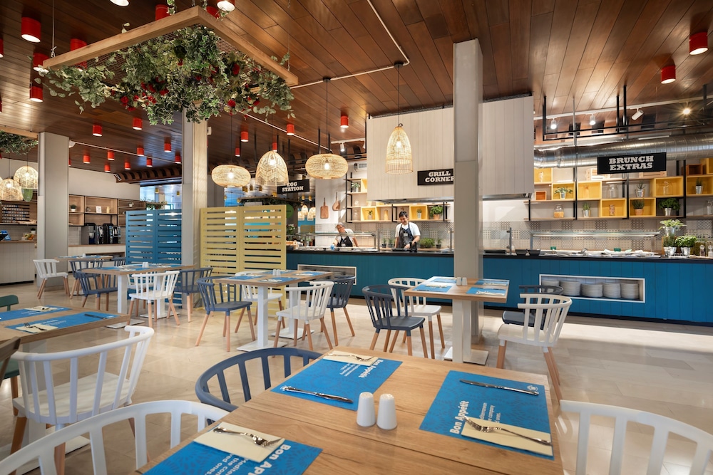Sunny Makarska by Valamar — Restaurant & bars in Makarska, Split-Dalmatia
