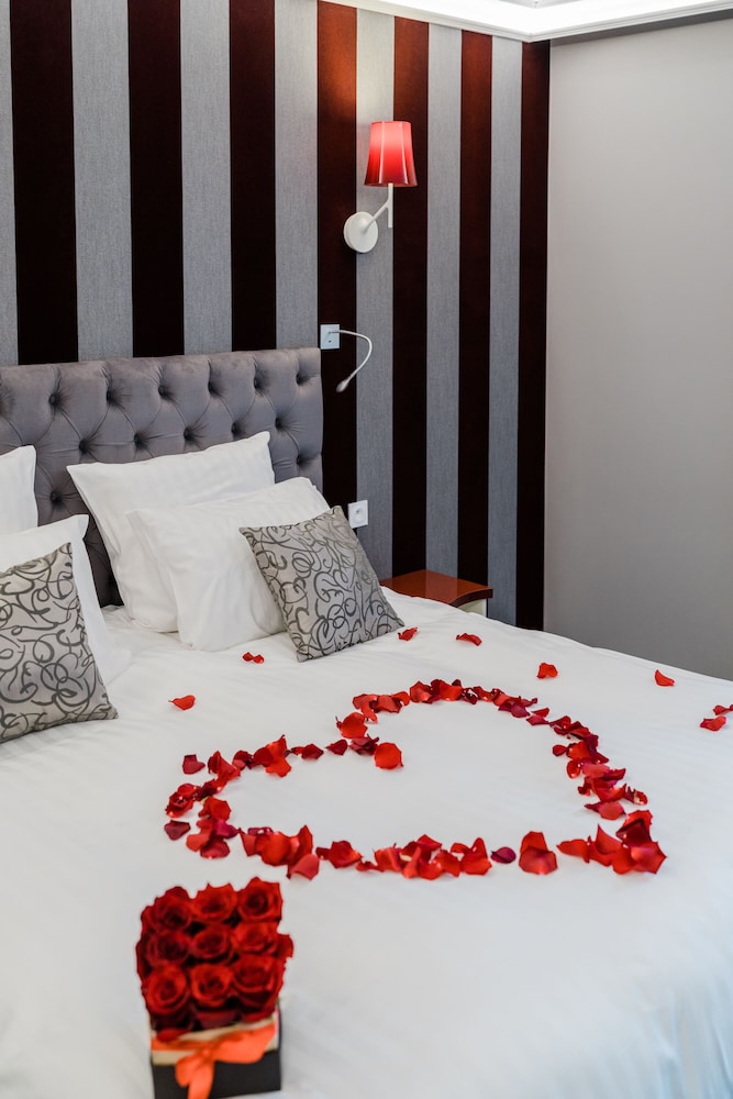 Hotel Dali Val d'Europe, Tapestry Collection by Hilton — Hotel rooms in Disneyland Paris, Ile-de-France
