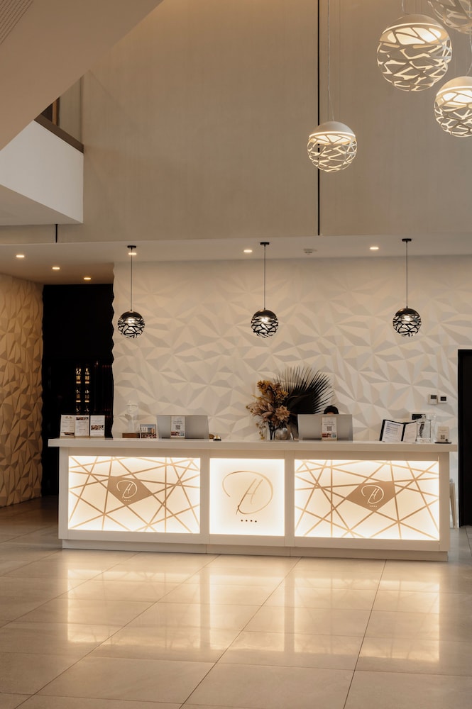 Hotel Dali Val d'Europe, Tapestry Collection by Hilton — Hotel building in Disneyland Paris, Ile-de-France