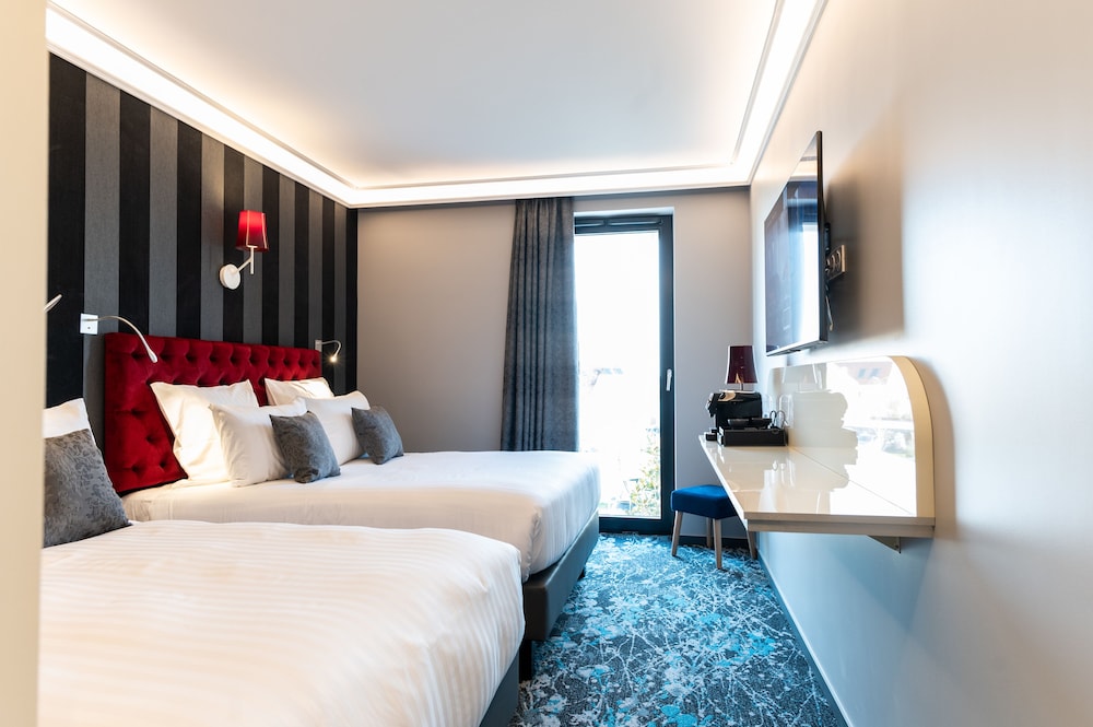 Hotel Dali Val d'Europe, Tapestry Collection by Hilton — Hotel rooms in Disneyland Paris, Ile-de-France