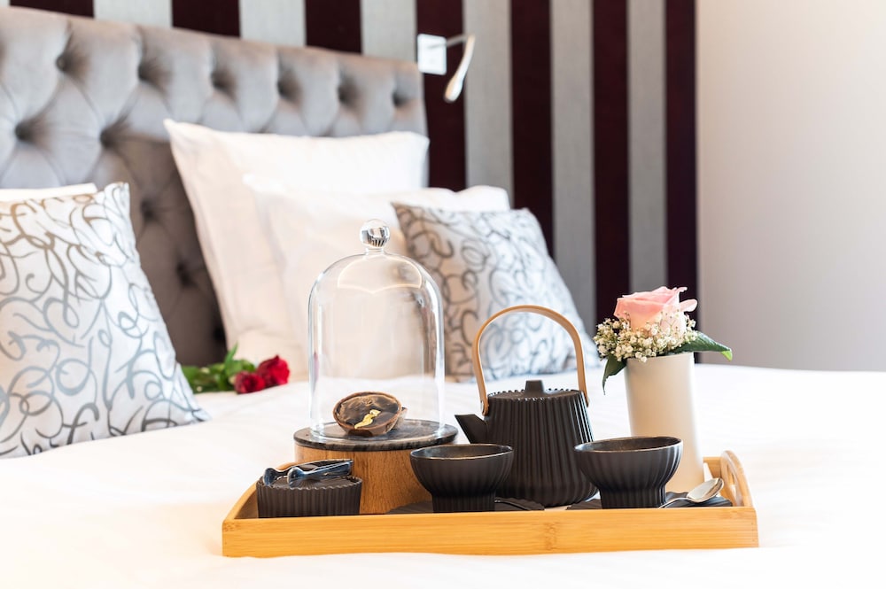 Hotel Dali Val d'Europe, Tapestry Collection by Hilton — Hotel rooms in Disneyland Paris, Ile-de-France