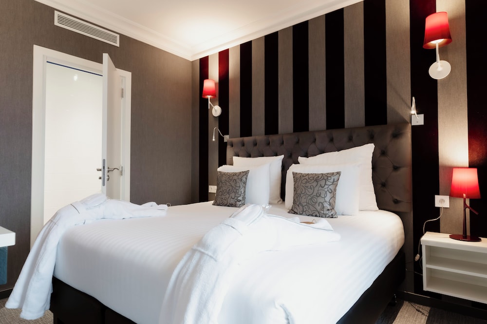 Hotel Dali Val d'Europe, Tapestry Collection by Hilton — Hotel rooms in Disneyland Paris, Ile-de-France