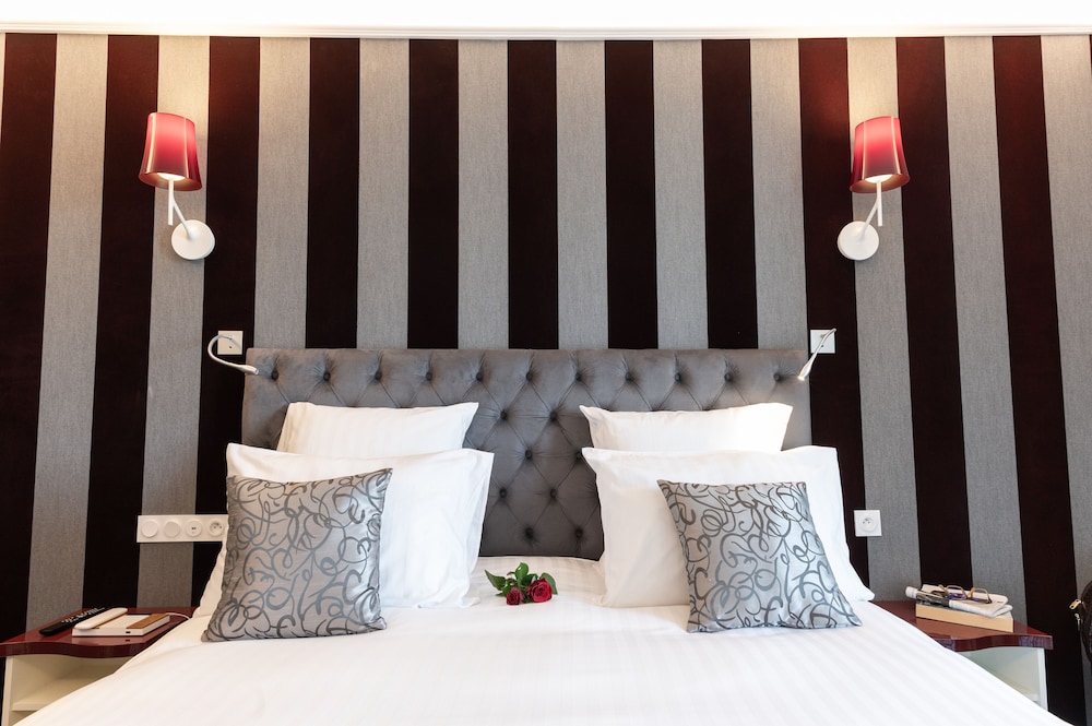 Hotel Dali Val d'Europe, Tapestry Collection by Hilton — Hotel rooms in Disneyland Paris, Ile-de-France