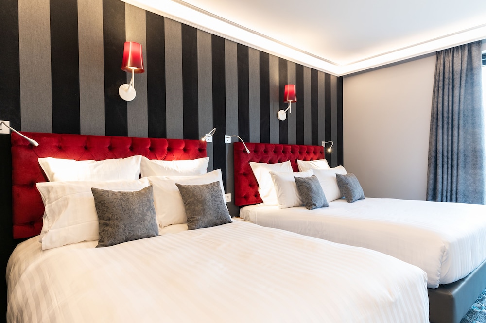 Hotel Dali Val d'Europe, Tapestry Collection by Hilton — Hotel rooms in Disneyland Paris, Ile-de-France