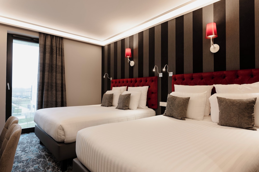 Hotel Dali Val d'Europe, Tapestry Collection by Hilton — Hotel rooms in Disneyland Paris, Ile-de-France