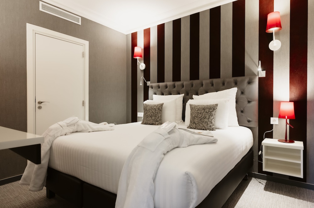 Hotel Dali Val d'Europe, Tapestry Collection by Hilton — Hotel rooms in Disneyland Paris, Ile-de-France