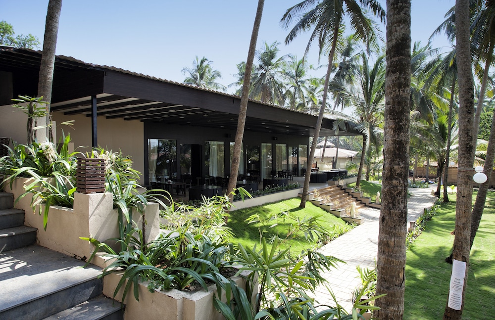 Riva Beach Resort — Restaurant & bars in Mandrem, Goa