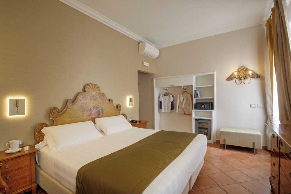 Hotel Mozart — Hotel rooms in Rome, Lazio