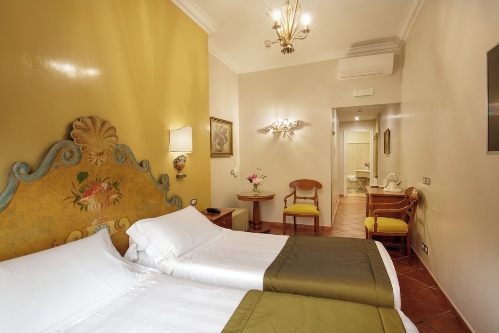 Hotel Mozart — Hotel rooms in Rome, Lazio