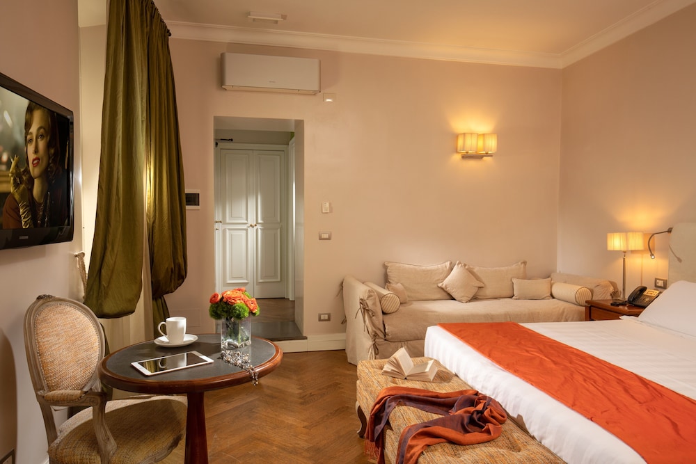 Hotel Mozart — Hotel rooms in Rome, Lazio