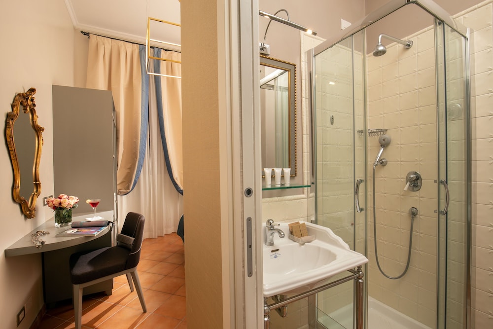Hotel Mozart — Hotel rooms in Rome, Lazio