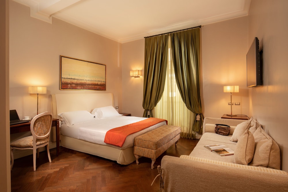 Hotel Mozart — Hotel rooms in Rome, Lazio