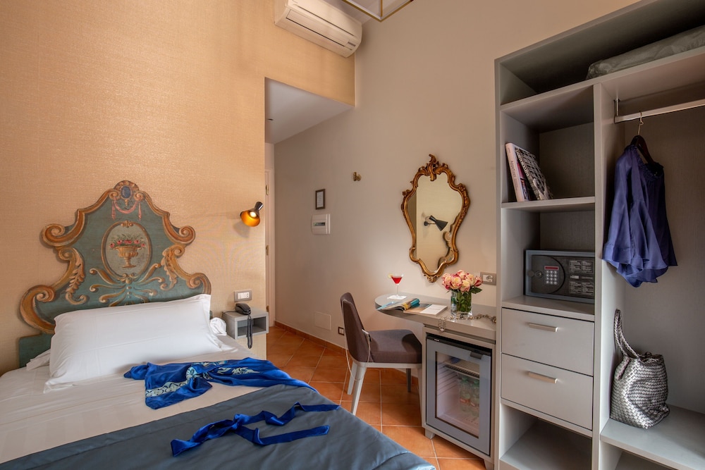 Hotel Mozart — Hotel rooms in Rome, Lazio